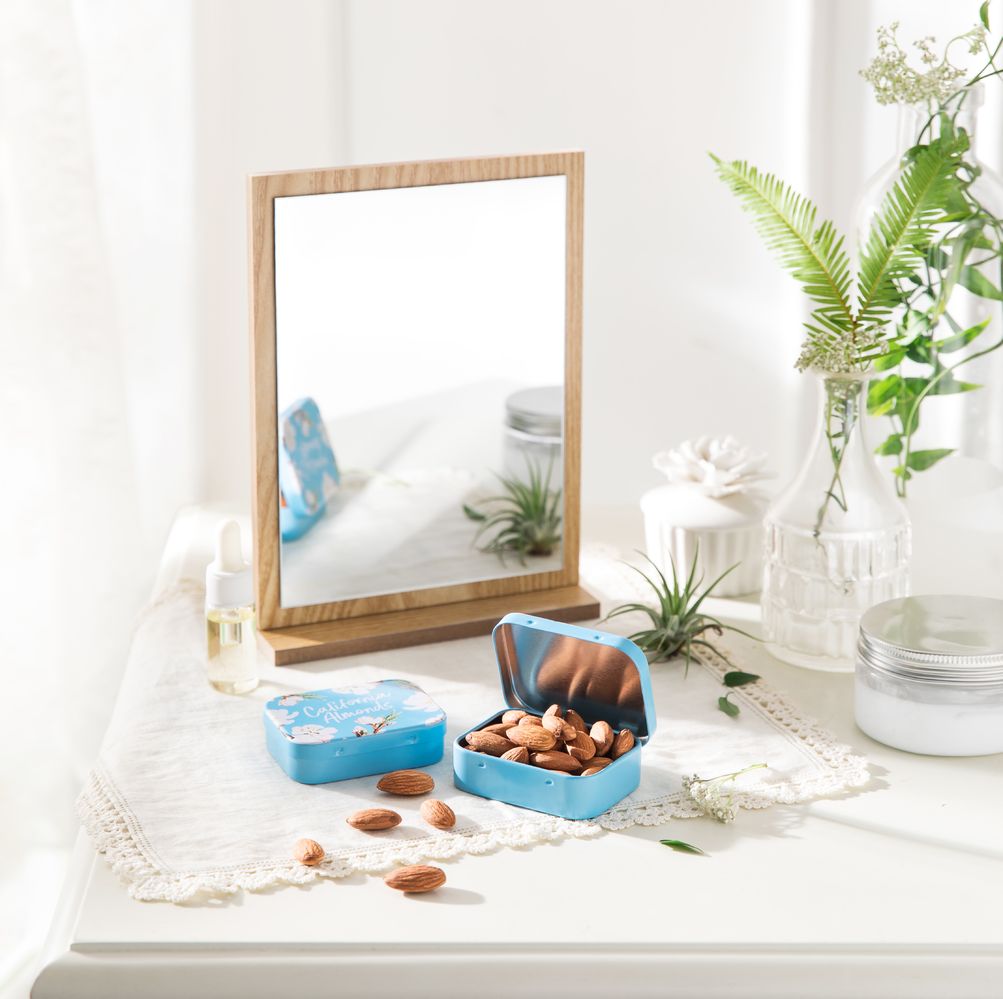 almonds's tweet photo. New study investigates how almond snacking impacts wrinkles #AlmondWrinkleStudy. Link in Bio! https://t.co/QjyJur2HuK