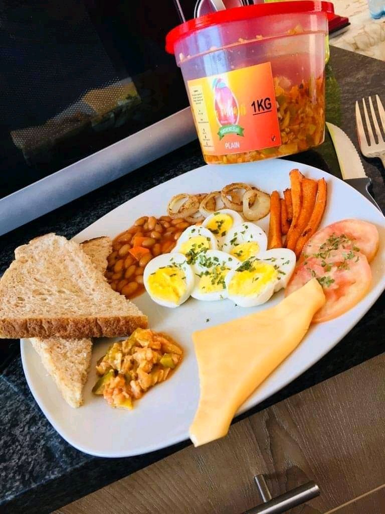 Wamhani_'s tweet image. Evening Good people.. I&apos;m selling this delicious Atchar #Yanghenelela.. All I&apos;m asking is a support to grow my hustle 🙏 You can support by buying and also your RT will mean a lot to me 🙏. Thank you and God bless