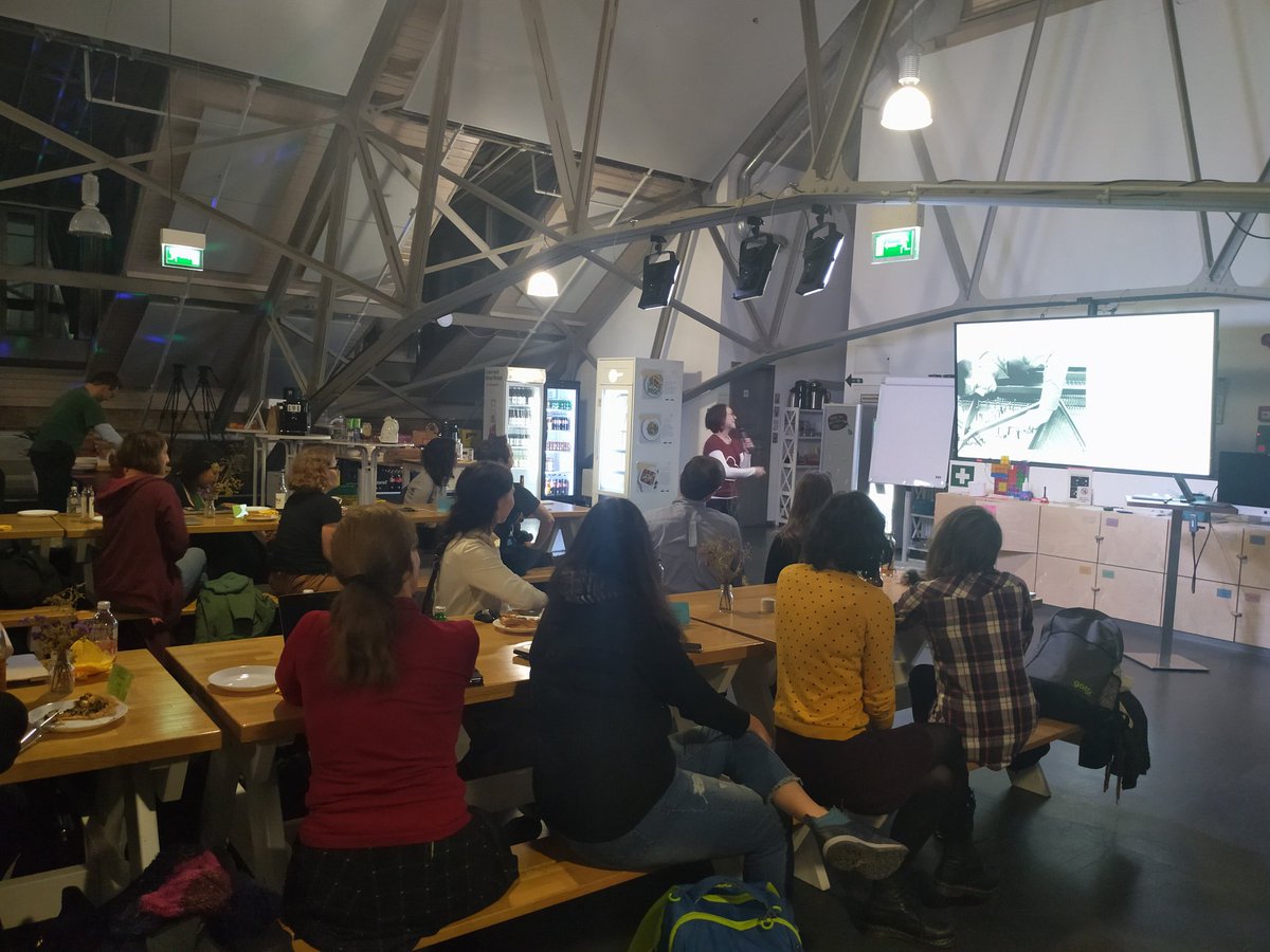 PyLadiesBer's tweet image. Our #devops event has started. First our #NonCodingSuperPower from @pcultural and now @sometimes_milo &amp;amp; @autophagian are presenting #devops #containers and @Docker 🐳

Thanks to our hosts #vwag_dilab &amp;amp; especially @shyamala_u ♥️🍕