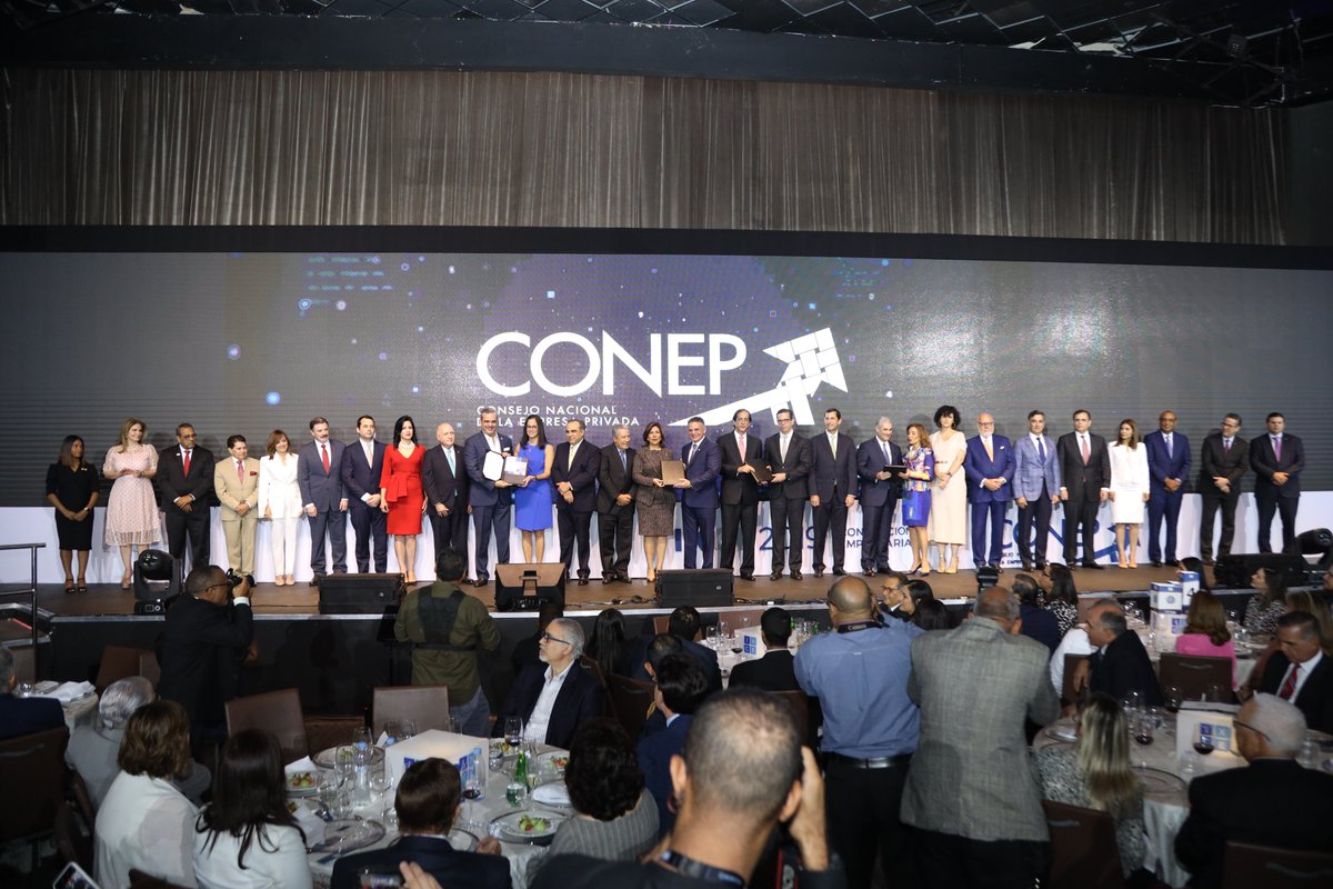 CONEP_RD's tweet photo. #IXCE2019 culmina con la entrega formal de la propuesta consensuada a cada uno de los actores del sector público presentes, entre ellos los candidatos de los comicios del 2020.
#ConvencionEmpresarial #Conep https://t.co/yv9LrwK01a