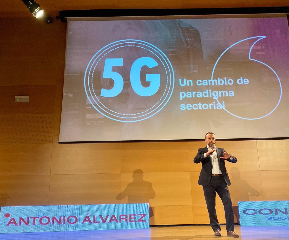 VodafoneEmpresa's tweet photo. Hoy estamos en #Murcia, participando en @lvconecta2 @laverdad_es y analizando como #5G supone un cambio disruptivo a nivel tecnológico que generará oportunidades ilimitadas para las empresas y Administraciones Públicas de nuestro país.
#lvconecta2 👉 https://t.co/uij8RN4kSK https://t.co/SunCEB8XQ5