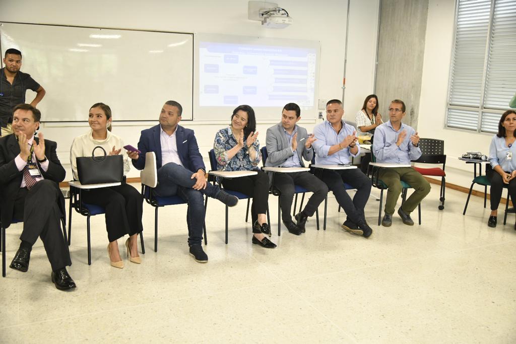 Ministerio_TIC's tweet photo. La ministra @ConstainSylvia se reúne con empresarios del Sector TIC en el marco de #HeroesFest2019 #Colombia40, donde conoció los proyectos e iniciativas que aportarán al desarrollo de la zona risaraldense. #MásColombia https://t.co/Upmpwr0wEE