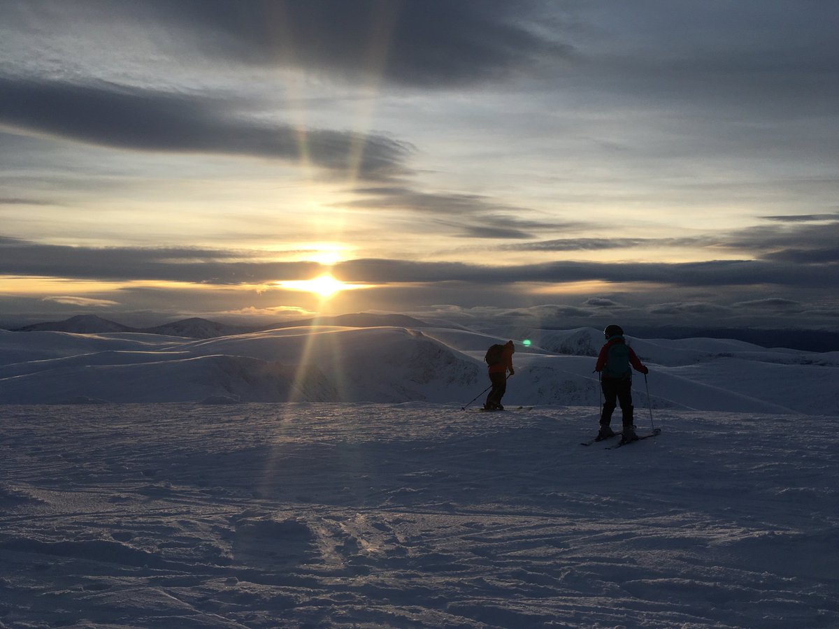 NGHSoutdoors's tweet photo. 18 days ago we summited Cairn Gorm during our week of hill walking and today the snow conditions were slightly different! Maybe our next trip should be ski touring?! #alwaysadventuring #bigperspective #beautifulbritain https://t.co/GE92BjgGqn