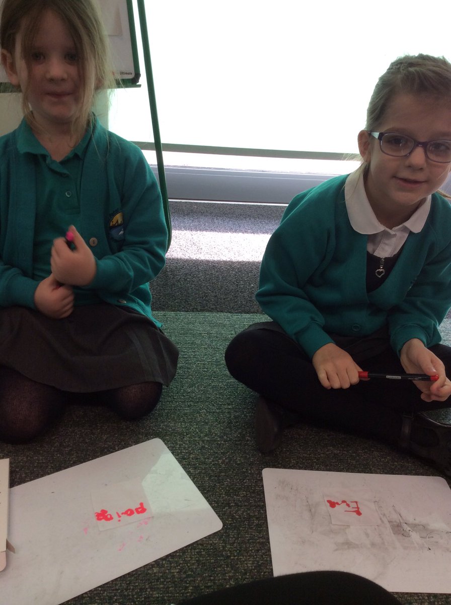 Lakeside_school's tweet image. Sewing skills and fabric pens were all part of Y1’s DT project research today. Lots of concentration needed. #DT #textileskills