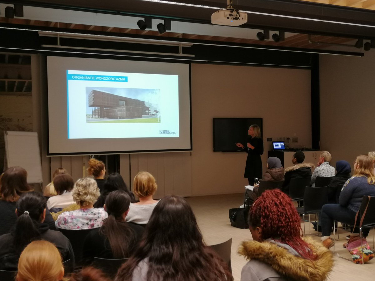 StijnWatson's tweet photo. @NathalieVandergheynst neemt ons vol enthousiasme mee in haar rol als wondzorgconsulent binnen het @AZMMGent @NVKVVnetwerkVPK #transmuralecommunicatieindewondzorg https://t.co/JWvsjF4Cni