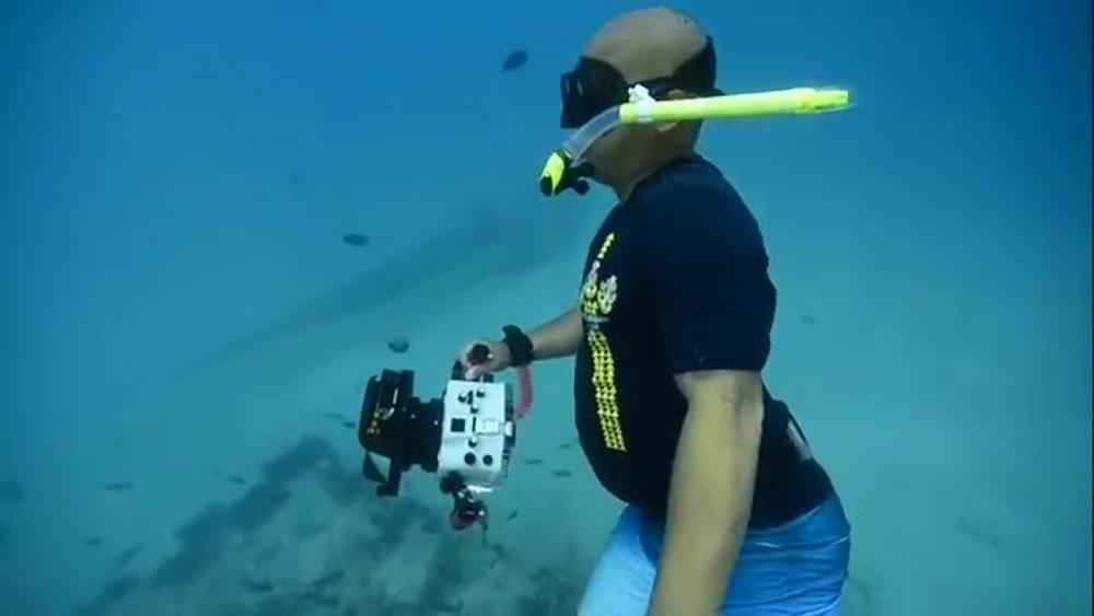 Submerged
FTCS Vien (Bob) Nguyen loves spending his time underwater and not just because he is a submarine Sailor.
https://www.dvidshub.net/video/692649/submerged …
#Submarine #USNavy #AmericasNavy #ForgedByTheSea #NavyRecruiter #AllHands #Underwater #Photography #Hawaii #Snorkle #Happy #FridayMotivation