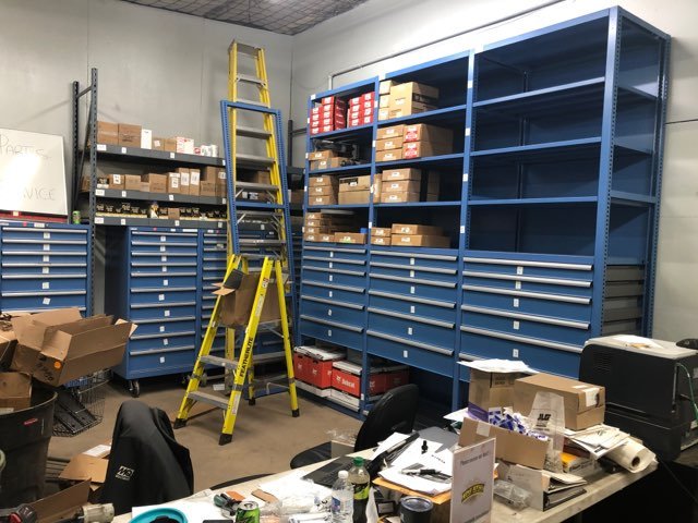 MidRentalsSales's tweet image. Out with the old and in with the new (shelves!) Plus a new coat of paint! What do you think of the new storage? 🔵
.
.
.
#906rentals #TeamMidway #ConstantlyInnovating #NewShelves #Remodeling #PartsandService #StorageSolutions #PleaseExcuseOurDust #Lista #ListaInternational