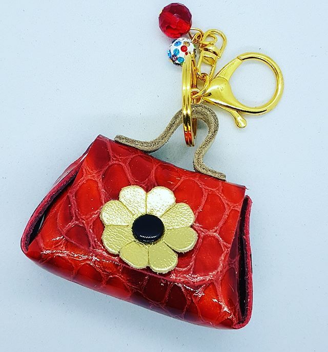 piccoleorme's tweet photo. Tante idee regalo per Natale 🎅🌲🌲
Made in Italy 
Lavorazione artigianale 
Marche eccellenza artigiana 
https://t.co/ex0O0XAVPY

#ideeregalo #natale2019 #giftideas #handemade #portachiavioriginali #piccoleorme #marcheeccellenzaartigiana #madeinmarche #… https://t.co/h64c7uZqrS https://t.co/bijWvHRjyE
