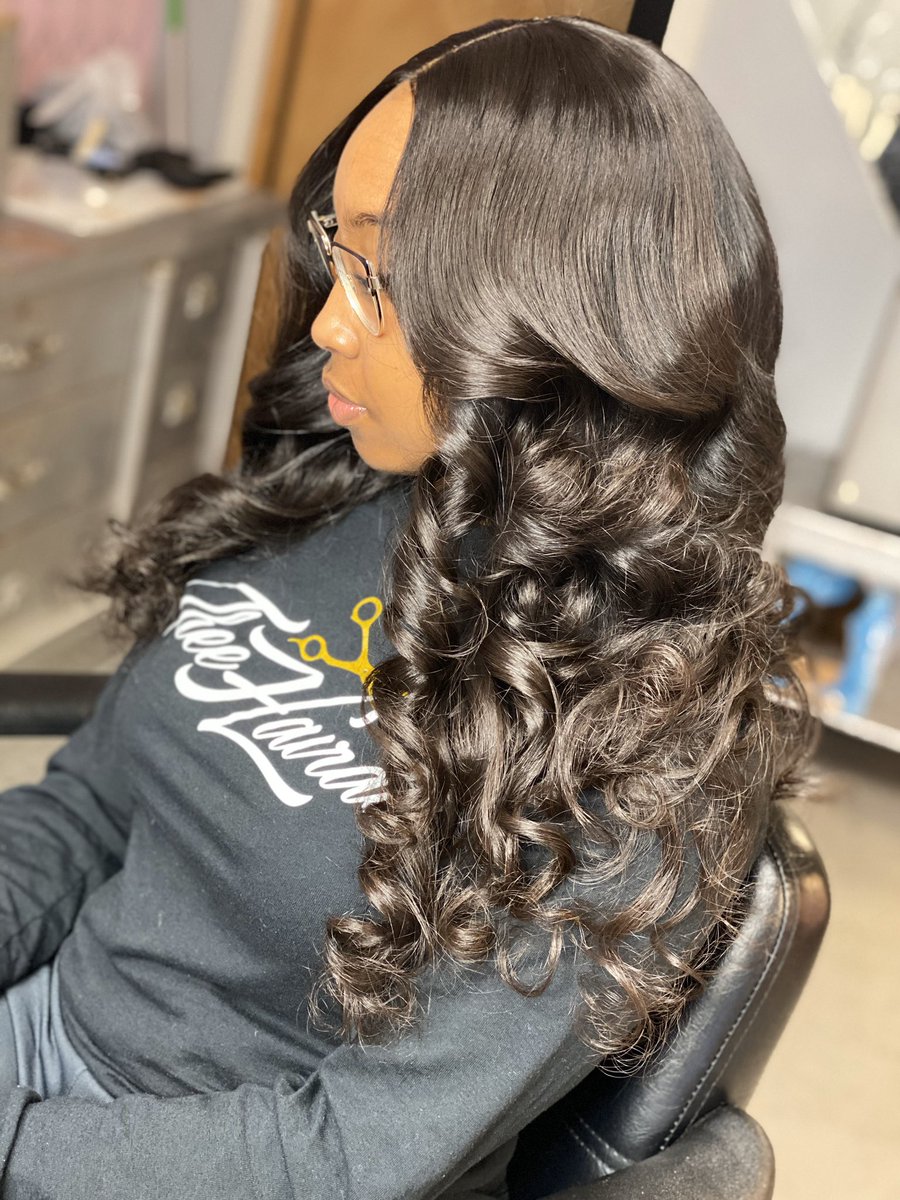 Thee_HairDoc's tweet image. You ain’t a baddie til you get some Pūr Hair Extensions purhairextensions.com #closureinstall