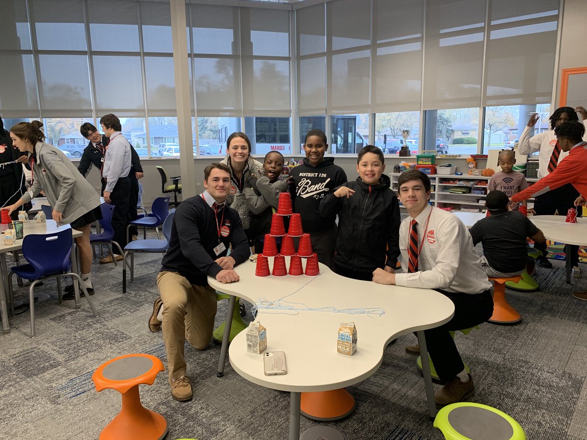⁦@MaristChicago⁩ Students worked together with our SC Stars today on a #teamwork activity! So much excitement when the pyramids were successfully executed! #weare126 #stony126 #peermentoring #mentorship