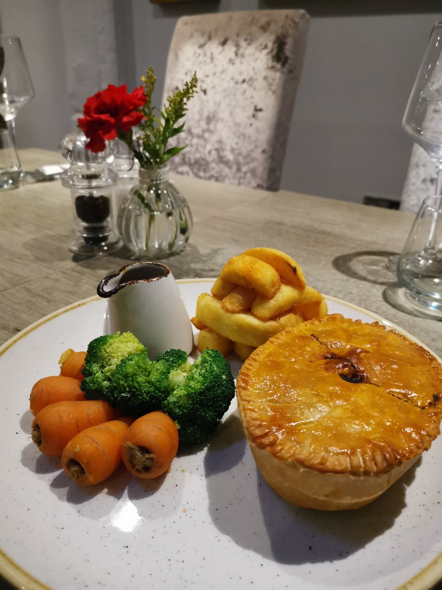 I pie with my little pie something beginning with. You get it!
Our latest menu served from 12 to 9.30pm. Featuring our pie of the day dish. Filling changes daily and is made to order.
Full menu is on our website
crescentturner.co.uk
Call 01227 263506 and book a table.