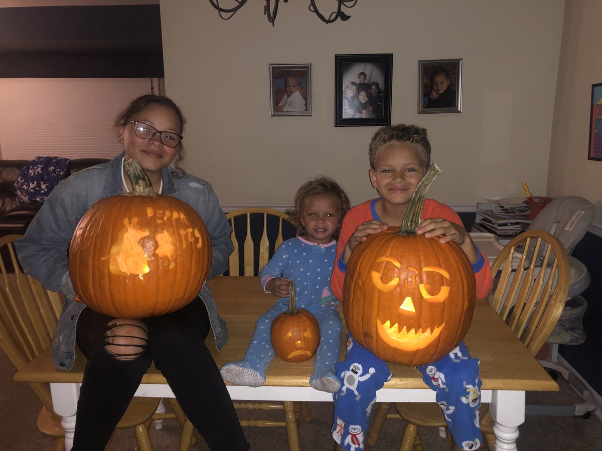 EleanoraLilly1's tweet photo. I plan to spend my Thanksgiving break with my kids- they are 3 of the reasons I am most grateful in life @western161  #wolfpackgrateful https://t.co/URid1O8p0F