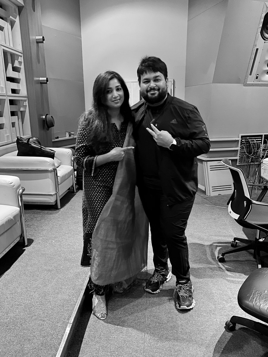 surenshreya's tweet image. @shreyaghoshal dhee recording studio clips with @MusicThaman ❤

#Blockbuster #Boochade and now time for #AA4 ❤