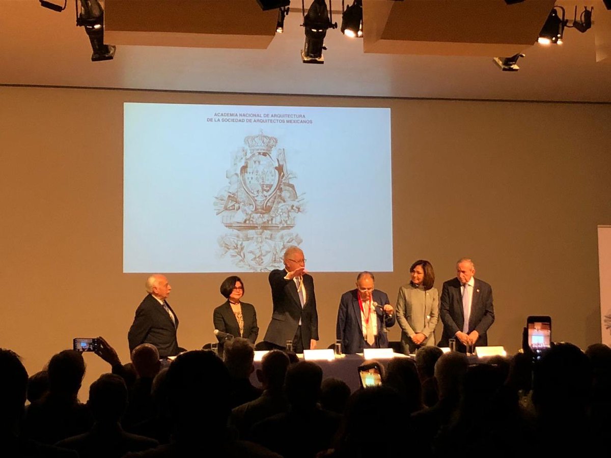 colegiodearqs's tweet photo. Toma de Protesta del Arq. José Francisco Reygadas, como Presidente del Capítulo Valle de México de la Academia Nacional de Arquitectura, con la presencia de la Arq. Susana Miranda, Presidenta del CAM-SAM, el Arq. Francisco Covarrubias, la Arq. Dolores Martínez. https://t.co/wmh8VtYM6T