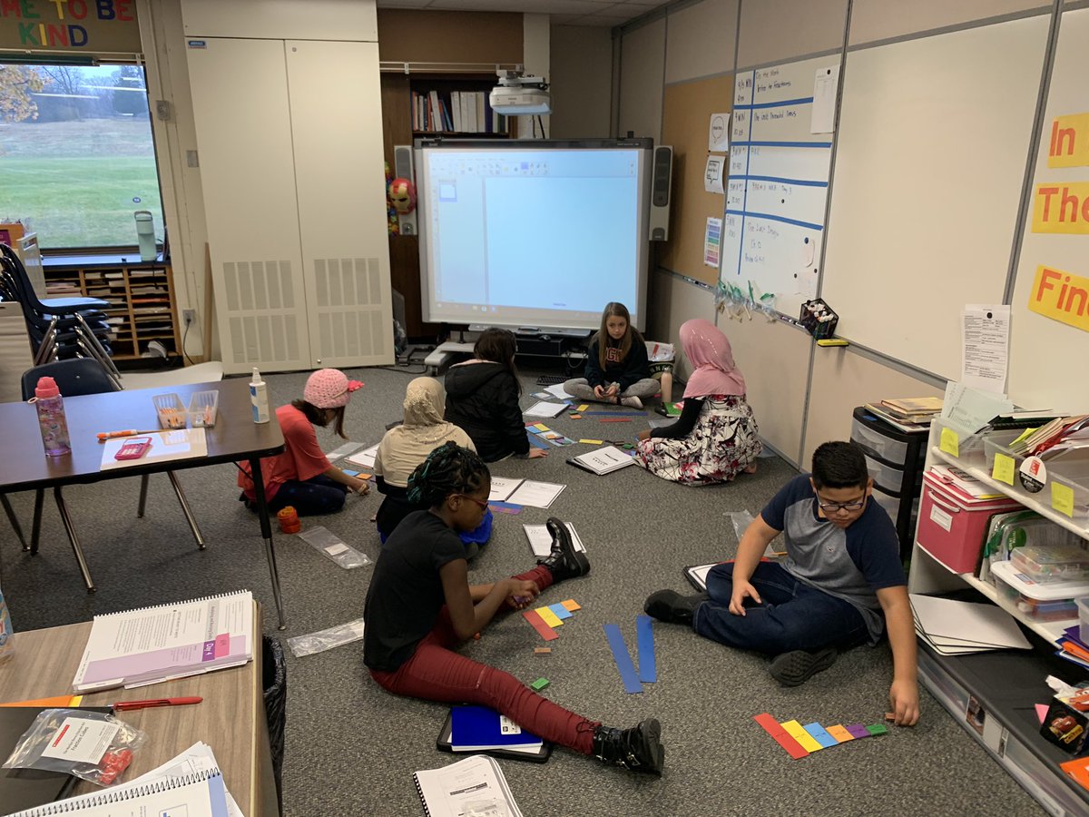 aariasESL191's tweet image. : Do the Math @RahnArtsTech  #teamwork #understandingfractions #learningtogether