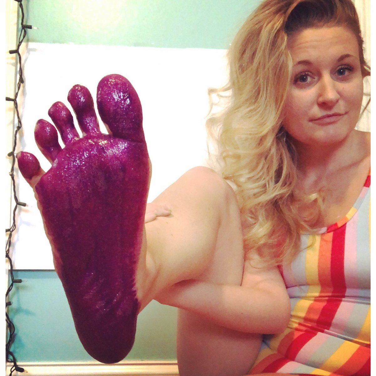 pixie_naughty's tweet photo. 👣Feet Painting👣 Video on my ONLYFANS!!! It gets messy🎨 
https://t.co/z6BElQ17w1 https://t.co/bijr81KHtH