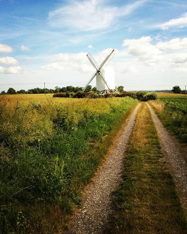 WalkingAdam1's tweet photo. An old one found on a drive.....oh the sun!!! #windmill #windmills #countryliving #countryside #countrysideandfarmlife #track #pathway #footpath #bridleway #osmaps #ramblersgb #ramblers #hiking #seisbest #excellent_britain #horizon #bigsky #outdoorliving #gravelriding #kent … https://t.co/zI0TcQD1Yh