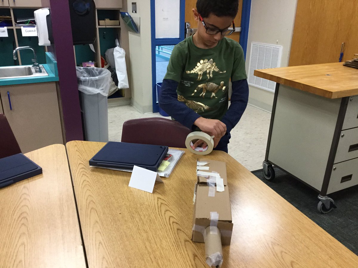 CarolynSund's tweet photo. 4th Graders are using the design process to create a better lunch box. #mywayshift https://t.co/6dwaCWNnZP