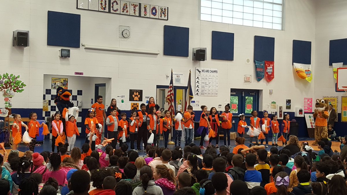 NEISD's tweet photo. Colonial Hills ES had a Lighthouse Pep Rally promoting student success and featuring one of the Covey 7 Habits, "Begin with an End in Mind." @UTSA cheerleaders and Rowdy the Roadrunner mascot helped celebrate! #theNEISDway #RootEdColonialHills https://t.co/g96yDSpcqM