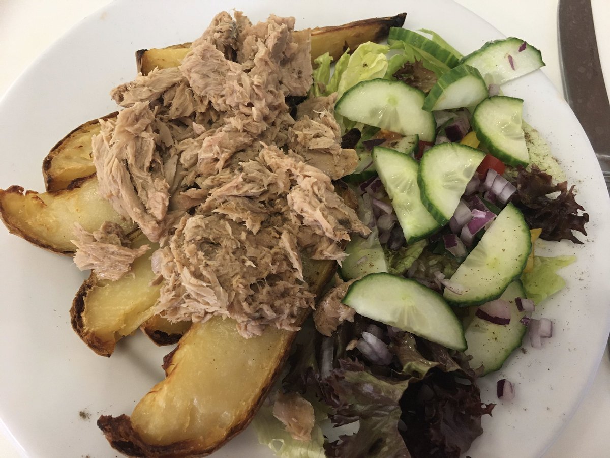 SWLinEaglesnest's tweet photo. Lunch at work was wedges baked with @Frylighthq , tuna and salad, syn free 👍 Dinner was leftover chicken from the roast, with roasted Mediterranean veggies and @Tesco Mediterranean Cous Cous for 0.5 syn 🥰#slimmingworld #foodoptimising #onplan #backtotarget https://t.co/JgpMPxlmuX