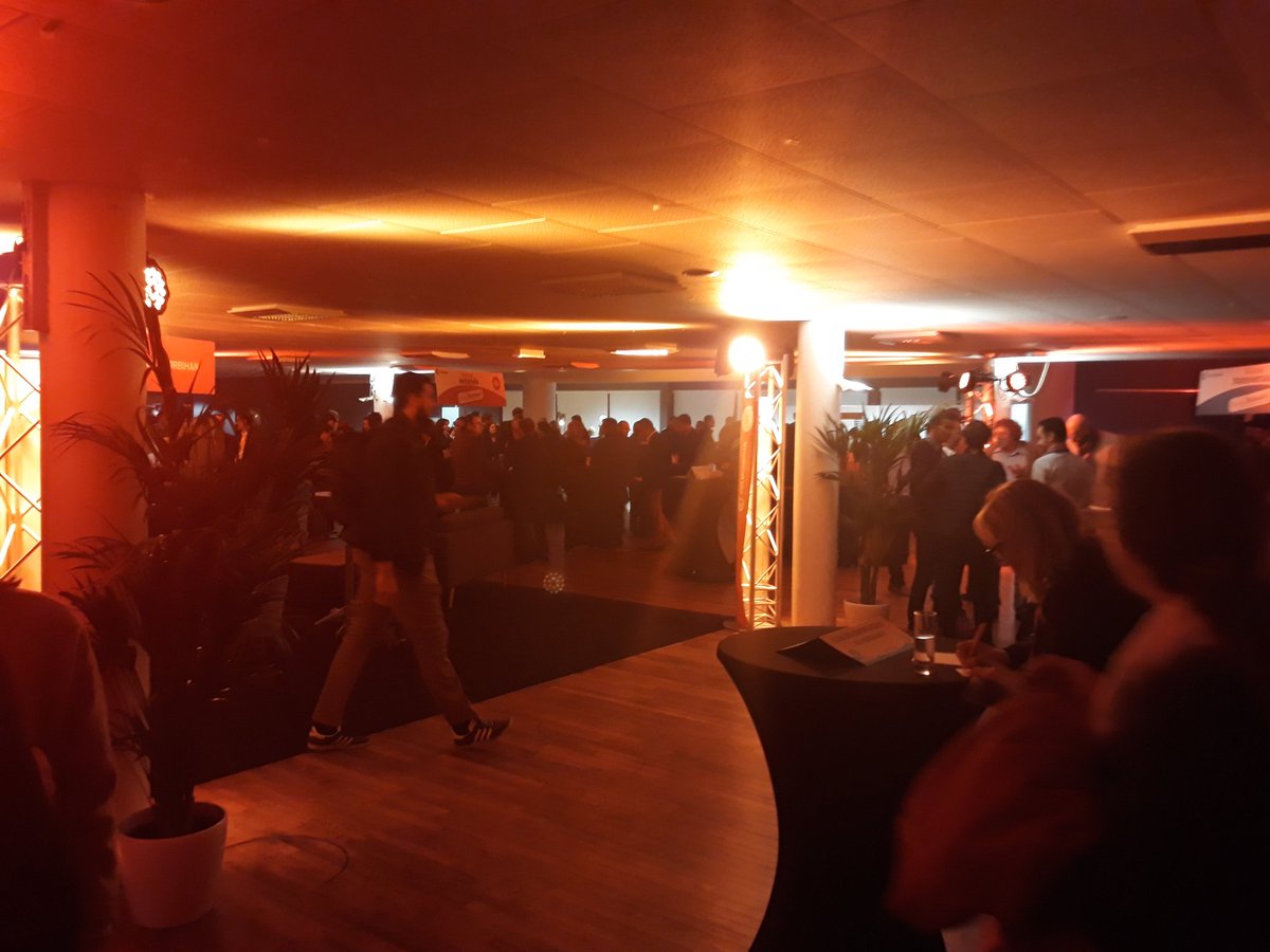Beaucoup de monde à la soirée des réseaux #Connectin19 lieu d'échanges et rencontres professionnelles