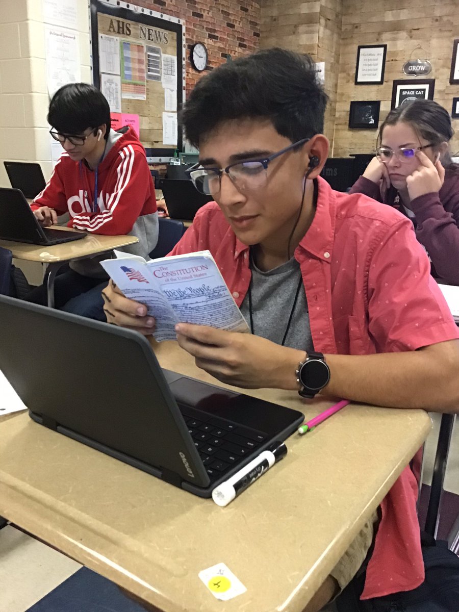 MrsAngelaSims's tweet image. Research paper time is especially great when you have your own handy-dandy, pocket-sized US Constitution to help.  🤓 #aplang #alltheresearch #angletonhs