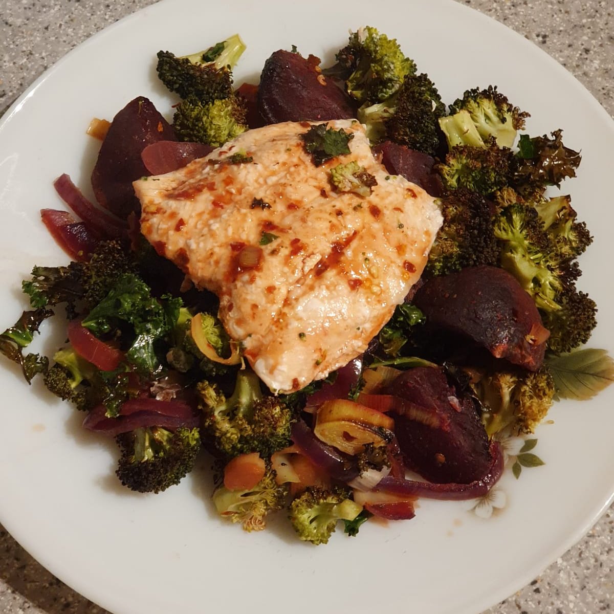 Tonight's tea was delicious.
Salmon and veg tray bake
#slimmingworld #slimmingworlduk #slimming #weightlossjourney