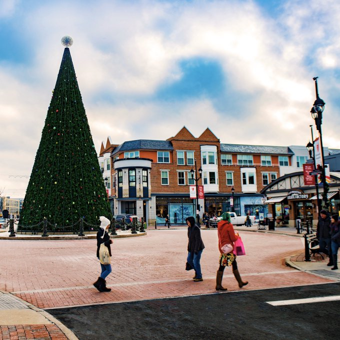 CavsWGNation's tweet photo. Looking to get in the holiday spirit this weekend? Join the @cavs #AllForFunTour at @CrockerPark for their annual Tree Lighting! The event will take place on Saturday, and we will be giving away tickets, prizes, and more! 'Tis the season to give the gift of basketball! https://t.co/37muuraxgG