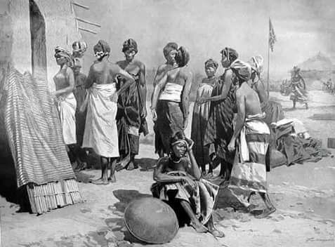 An illustrated picture of Fulani women applying for divorce at the Bauchi courthouse, Bauchi, May 9, 1908. #HistoryVille