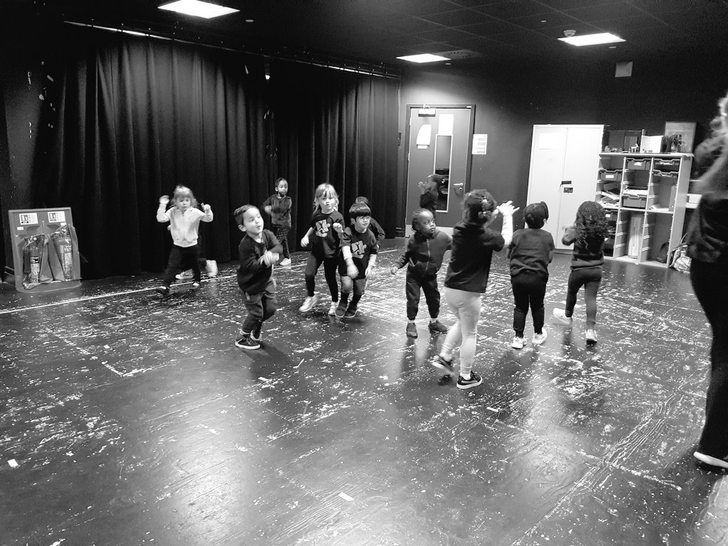 JigsawPlumstead's tweet photo. Caught in the moment 📸 @jigsawplumstead. Our eldest and youngest students showing fantastic #balance and #coordination! Working so hard, preparing for their end of term Presentation performances 💃 #JigsawArts https://t.co/PFSkN21x0V