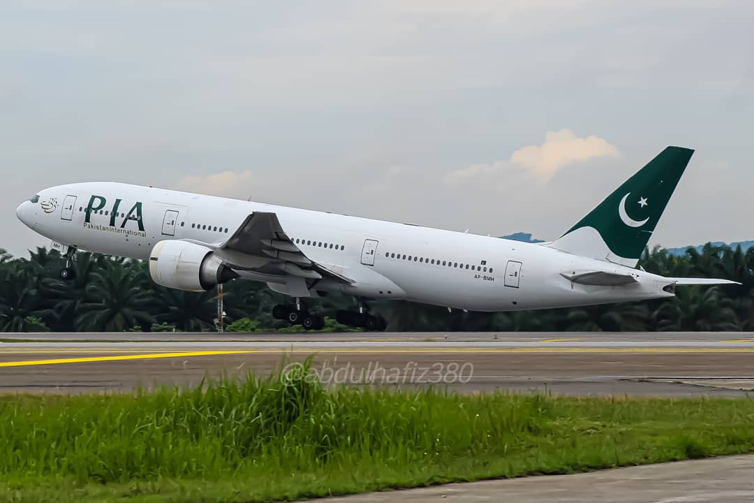 Salam dan selamat pagi
PIA895 ke Islamabad
Boeing 777 - 2Q8(ER)
AP-BMH
Pakistan International Airlines
#aviation
#avgeek
#aviationdaily
#boeinglovers
#pakistaninternationalairlines
#b777
#malaysiaairports
#megaplane
#instaplanes
#instaairport
#instaaviation
#wmkk
#klia