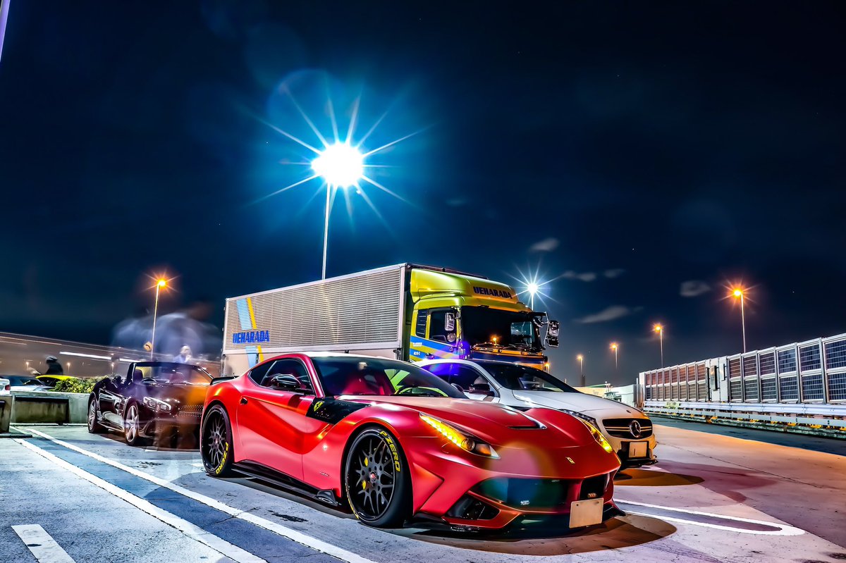 Ferrari F12berlinetta
辰巳にて。この日は花火が見えた。
フェラーリのアンサーバック音すき。。