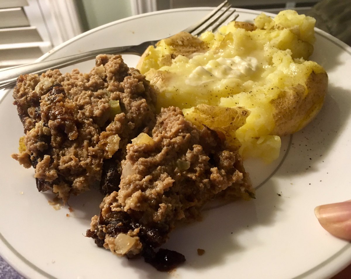 TheBrendaCovert's tweet image. Oh my gosh, I love meatloaf! I don’t typically like meatloaf, but I made this Thanksgiving turkey meatloaf with cranberries today, and it’s surprisingly delightful paired with a small baked potato. #HomeCooking #CookMore #Yum #dinnertime