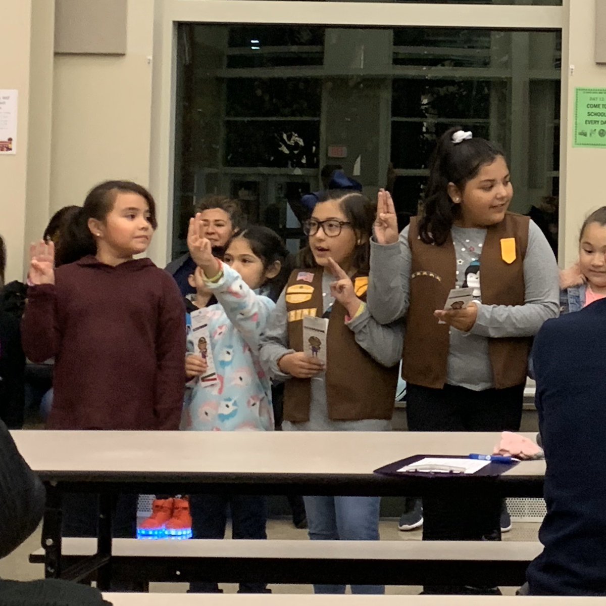 KrisEsthe's tweet photo. Friends today. Change makers tomorrow. Lincoln School hosted itβs very first Girl Scouts Discovery Night! Our girls had so much fun with Miss Jody!! @D99Cicero #GirlScouts #FriendsForever #DiscoveryNight https://t.co/hBCx89tz3J