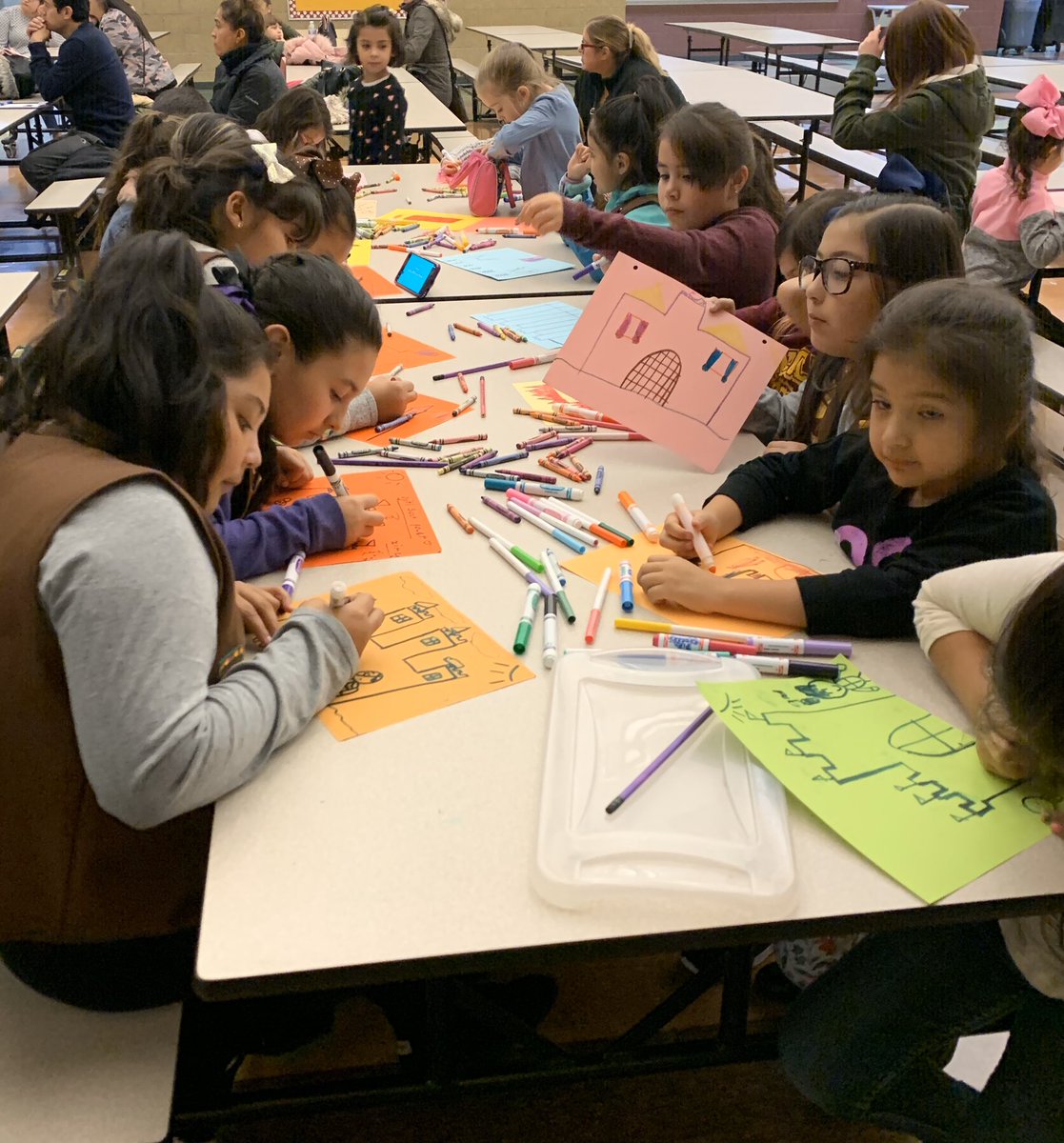 KrisEsthe's tweet photo. Friends today. Change makers tomorrow. Lincoln School hosted itβs very first Girl Scouts Discovery Night! Our girls had so much fun with Miss Jody!! @D99Cicero #GirlScouts #FriendsForever #DiscoveryNight https://t.co/hBCx89tz3J