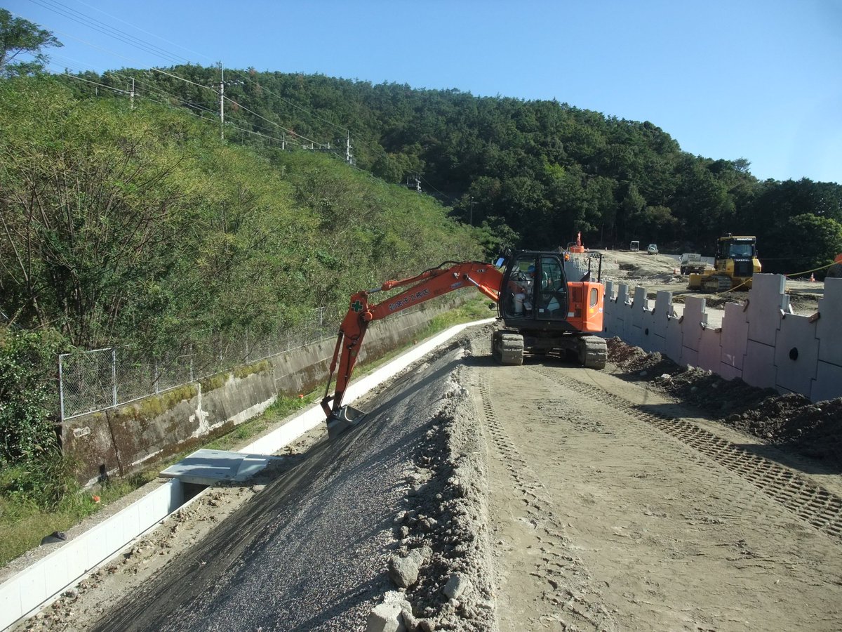 Twitter पर 国土交通省 滋賀国道事務所 国道161号 小松拡幅事業の工事を推進しています 小松拡幅は 国道161号滋賀県高島市勝野 大津市北小松の区間における交通混雑の緩和 交通安全の確保等を目的とする道路です 大津市北小松苔野地区では 今年度 Twitter पर 国土交通省 滋賀国道事務所 国道161号 小松拡幅事業の工事を推進しています 小松拡幅は 国道161号滋賀県高島市勝野 大津市北小松の区間における交通混雑の緩和 交通安全の確保等を目的とする道路です 大津市北小松苔野地区では 今年度