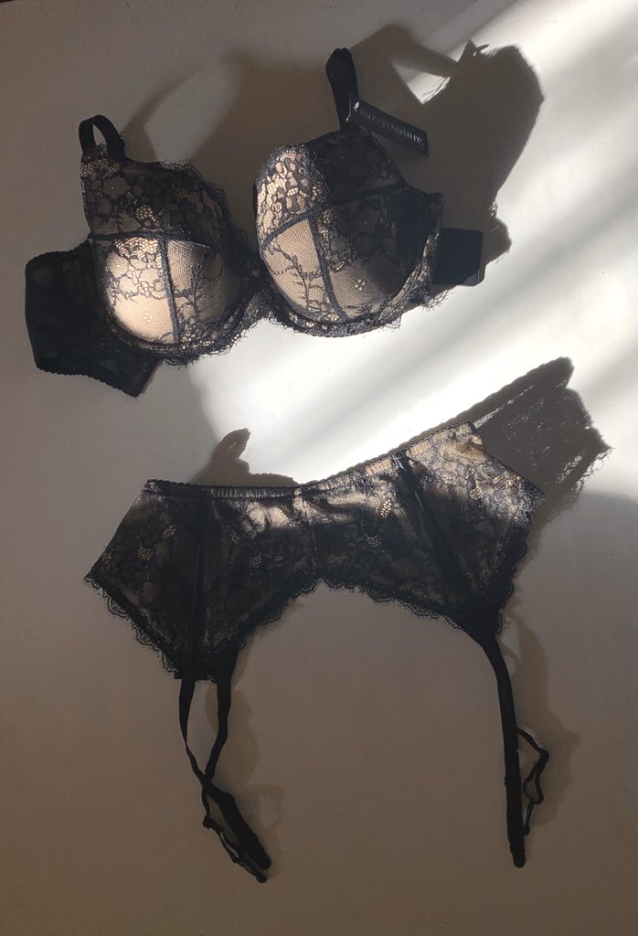 CurvyCouture1's tweet photo. In the #mood for something bold? Us too.
https://t.co/5hNQjmKNOw
#HolidayLook #Psootd
#CurvyCoutureIntimates https://t.co/RJegyvXDDw