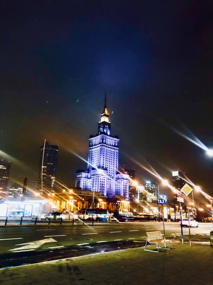doorieapp's tweet photo. Dzień dobry Poland! Warsaw is now purple! 💜 We are happy to announce that doorie has officially become a Polish company with an international team ready to deliver something amazing for 2020! https://t.co/wX0GcYOy6e