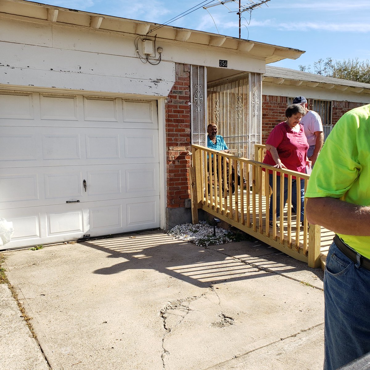 lgiles's tweet photo. I am incredibly blessed to be with a company that gives me paid time off to build w/ my fav org. This week marks 10 years I have been building with #TexasRampProject. Today we helped 6 families w/new small ramps &amp; repaired existing ramps. All equally impactful.💕🔨 #wearecisco https://t.co/GDMUqTxuup