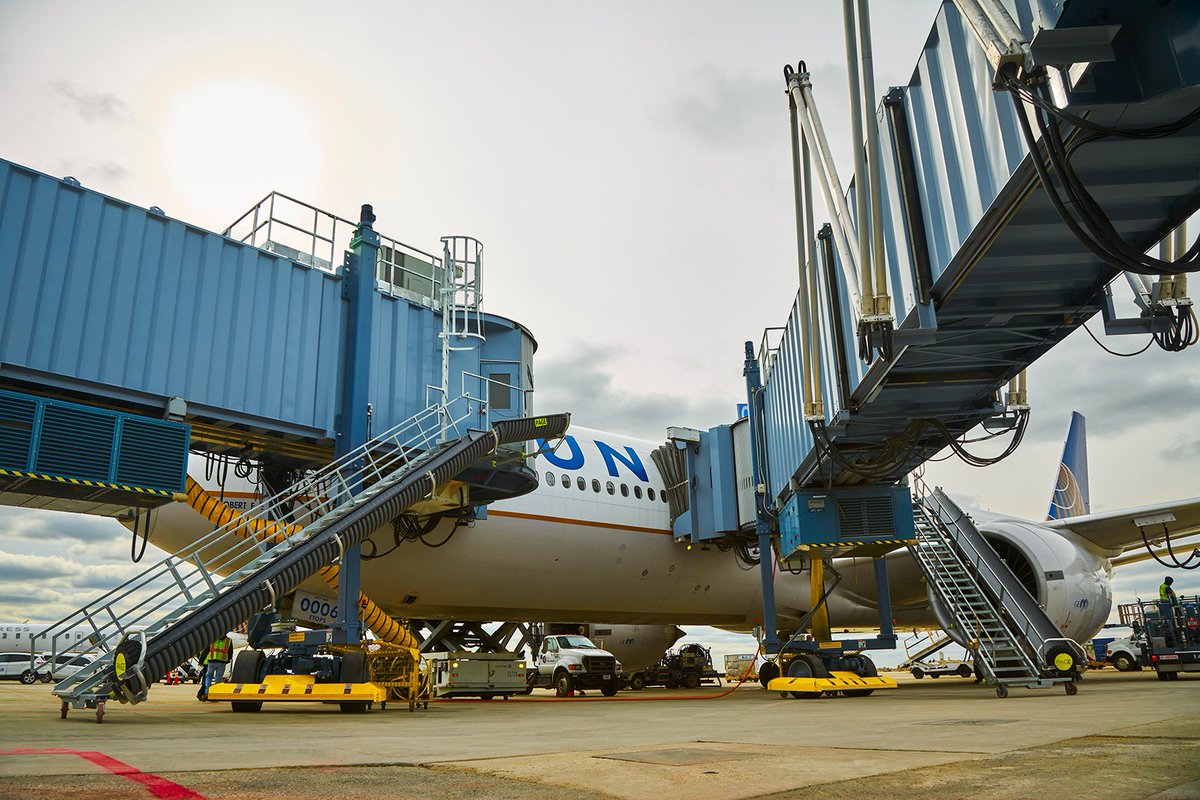 Power_Construct's tweet photo. As part of an ongoing effort to increase efficiencies at O'Hare International Airport, our Power #AviationGroup has wrapped up a complex 3-month gate adjustment project. Read more: https://t.co/nMB877n6e5 #CraigDuganPhotography #WhenJetBridgesFly #WeBuildChicago https://t.co/SHQ4BDfBhi