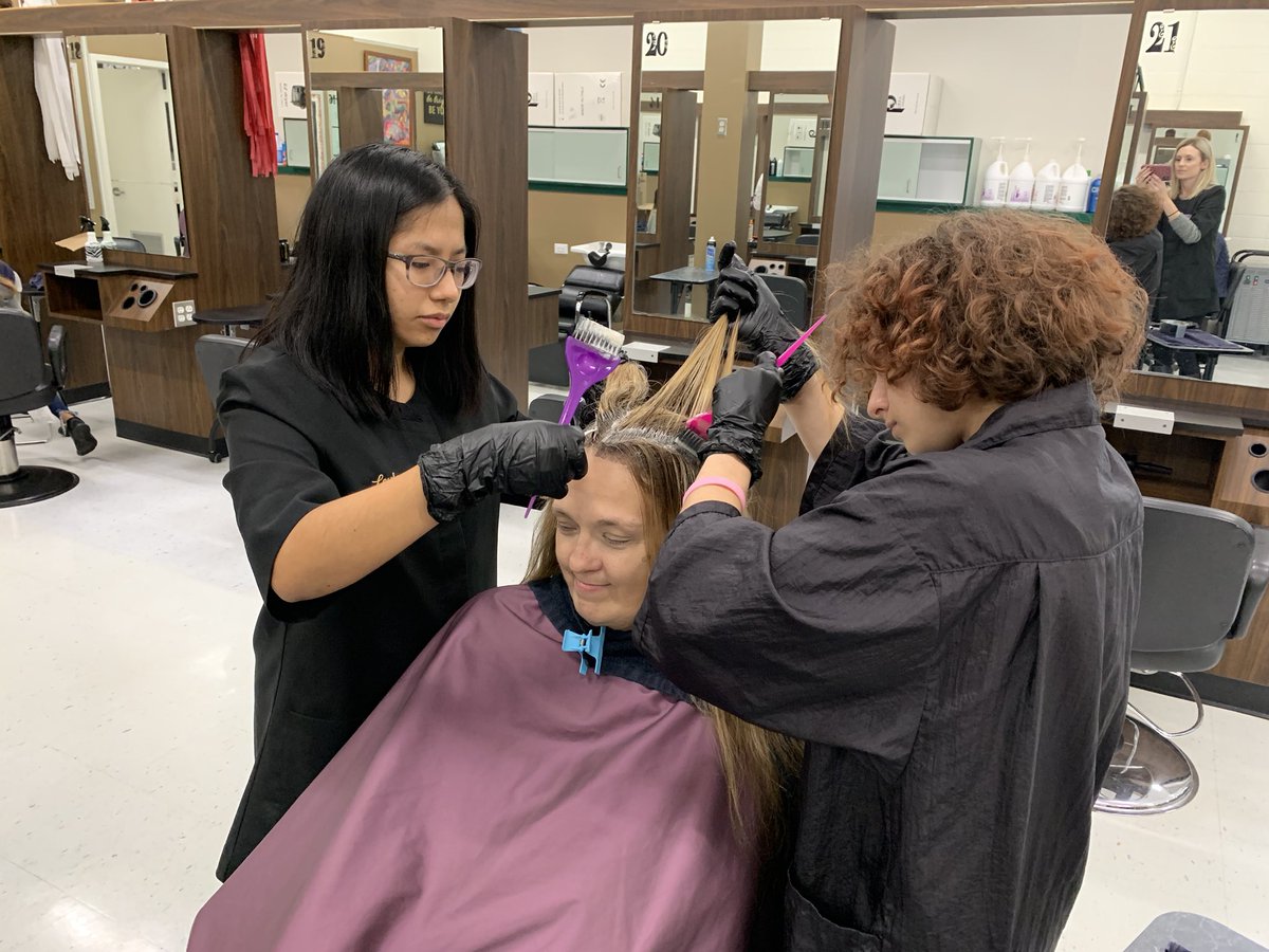 Tiger Style Salon in full swing! <a href="/CTEConroe/">Conroe ISD CTE</a> <a href="/cteguy/">Gregory A. Shipp</a> @ConroeHigh