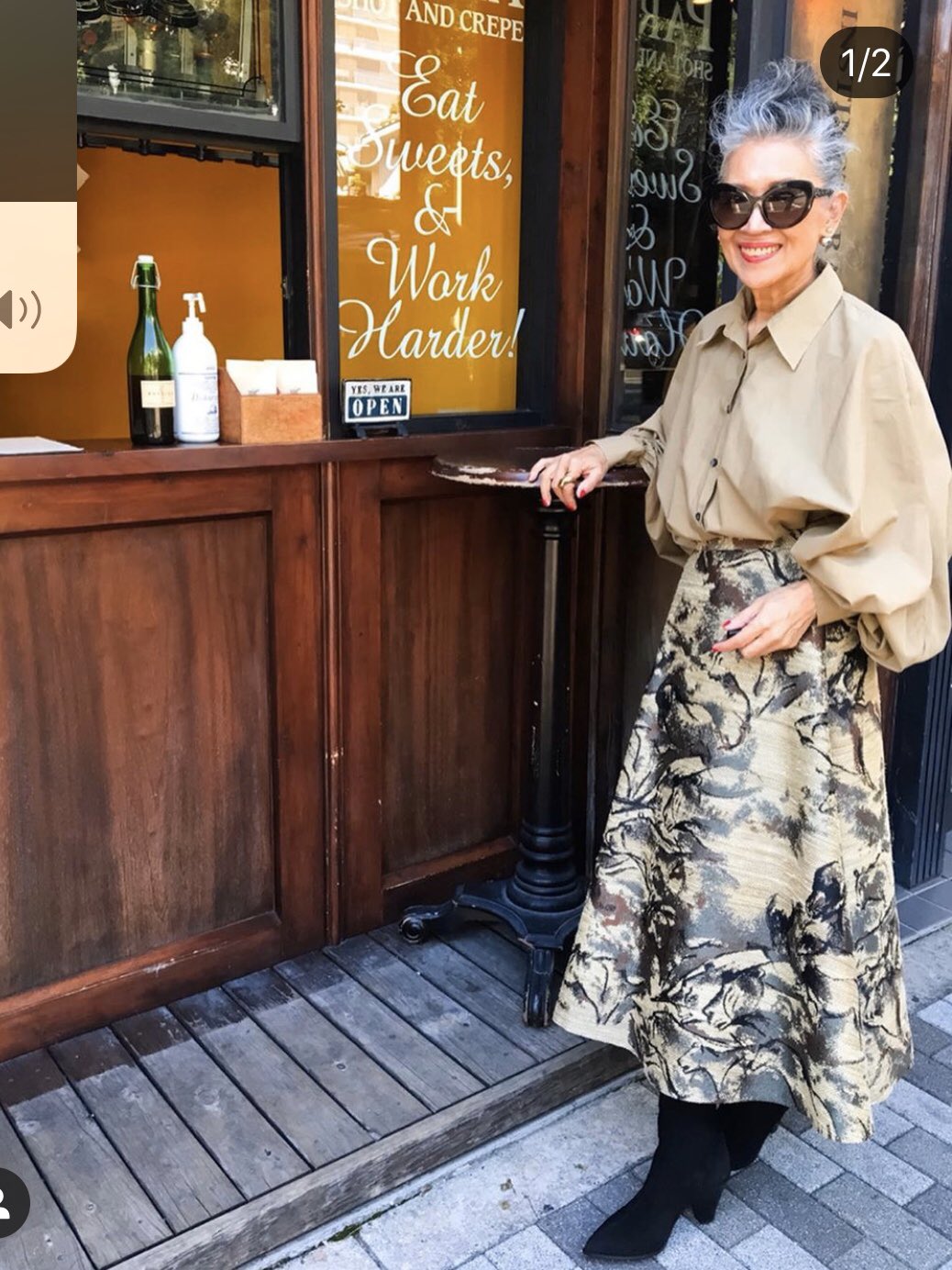 Green Pepper على تويتر 今朝の新聞に70歳のインスタグラマー 内藤朝美さんの記事が載ってた 25歳でクラシックカーの販売を手がけるご主人と結婚し 買い付けに訪れたイギリスやフランスで女性が年齢を重ねても自由に装う姿に刺激を受け 個性的な服を好んで着るよう