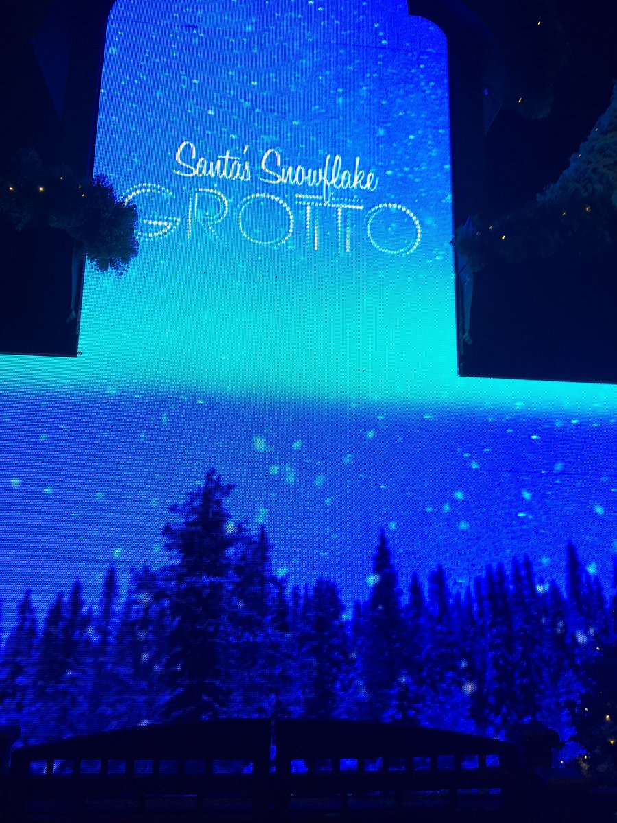 fhussain73's tweet image. I love walking under  Christmas lights, feels magical on a frosty night. While I come home there’s a man sleeping out in the cold (you can see the cardboard bed &amp;amp; his sleeping bag).Whatever our religious &amp;amp; cultural beliefs let’s spread humanity &amp;amp; peace at Xmas #stophomelessness