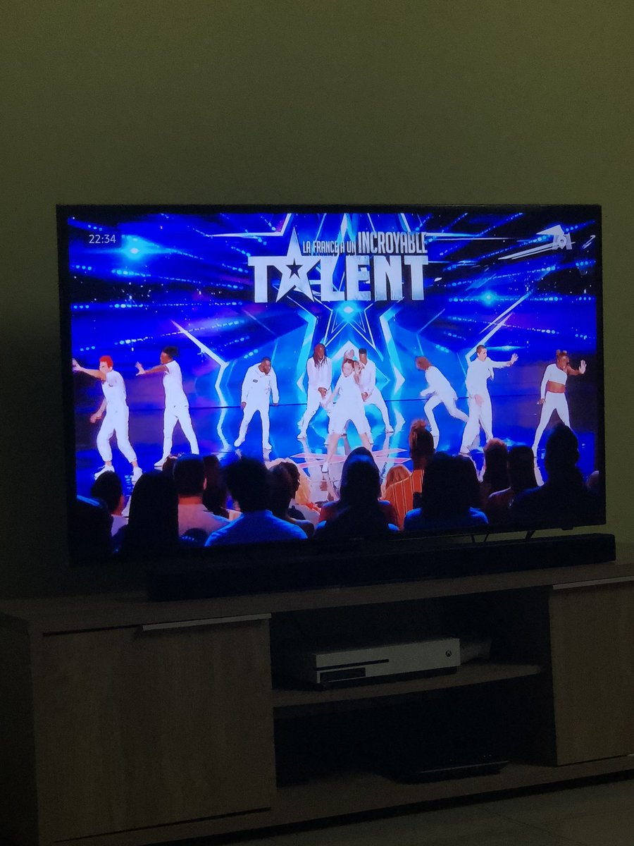 Jusqu’aujourd’hui « coller la petite » fait danser en France. 

Franko avait vraiment fait fort, mais derrière ça n’a pas suivi ☹️

Bref je regarde #incroyabletalent sur le VRAI M6