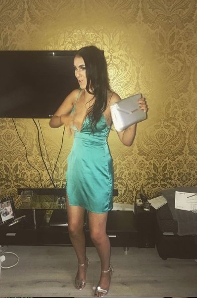 GentlemensZone's tweet photo. Wooow! Bellisima! #Katlyn #Hermosa #sexi #Morena #GreenDress #vestidoVerde #Satin #Metalicdress #VestidoMetalico #Legs #piernas #Feet #pies #HighHeel #tacones #Sandalias #SilverHeels #taconesPlata #SandaliasPlateadas #MetalicHeels #Taconesmetalicos😊😍🥰😘 https://t.co/VW8M2Ane1w