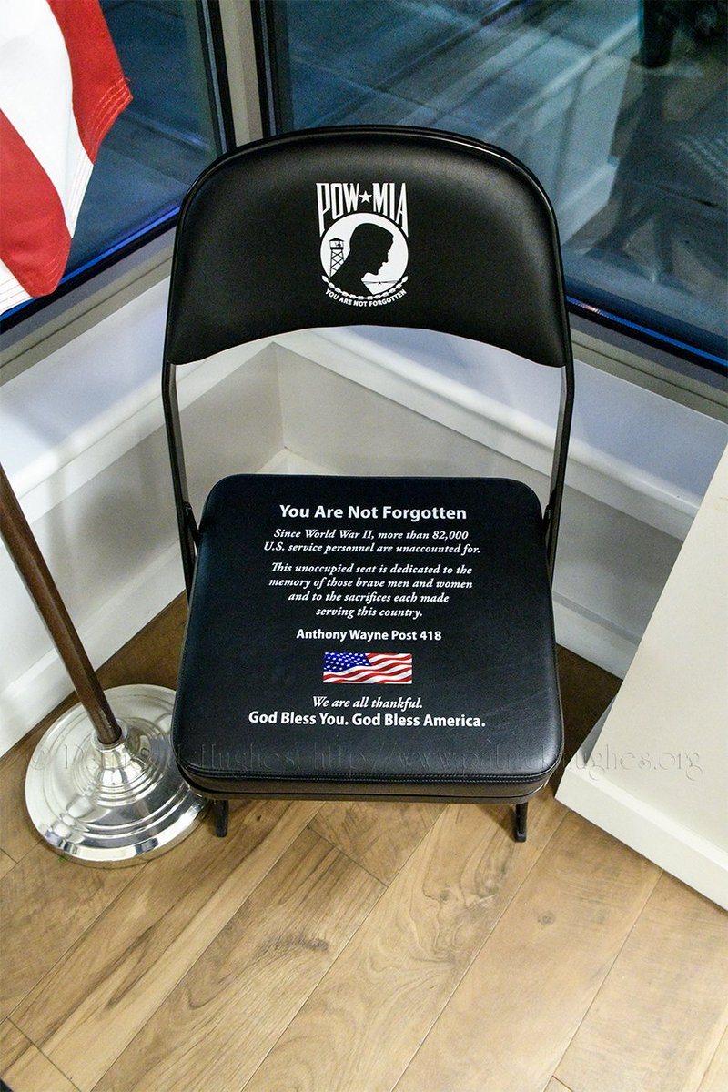 Patrickmag12chu's tweet photo. #NeverForget #NeverQuit #RadnorMemorialLibrary #OneEmptySeat #POW/MIAChairOfHonor @robertpatrickt2 @newyorkmyke @RTWashDC @SealOfHonor @SoldiersWhisper  @WAFallenHBP @HonoredValor @_OFR @SEALLegacy @POWMIAFamilies1 @WWIIMemorial @VVMF @LlMilVetNews https://t.co/p3dZF3P8Qy