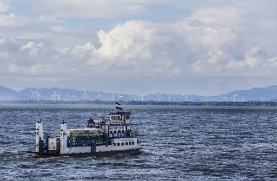 BFMTV's tweet image. Vingt-cinq migrants découverts dans un conteneur réfrigéré sur un ferry vers la Grande-Bretagne
bfmtv.com/international/…