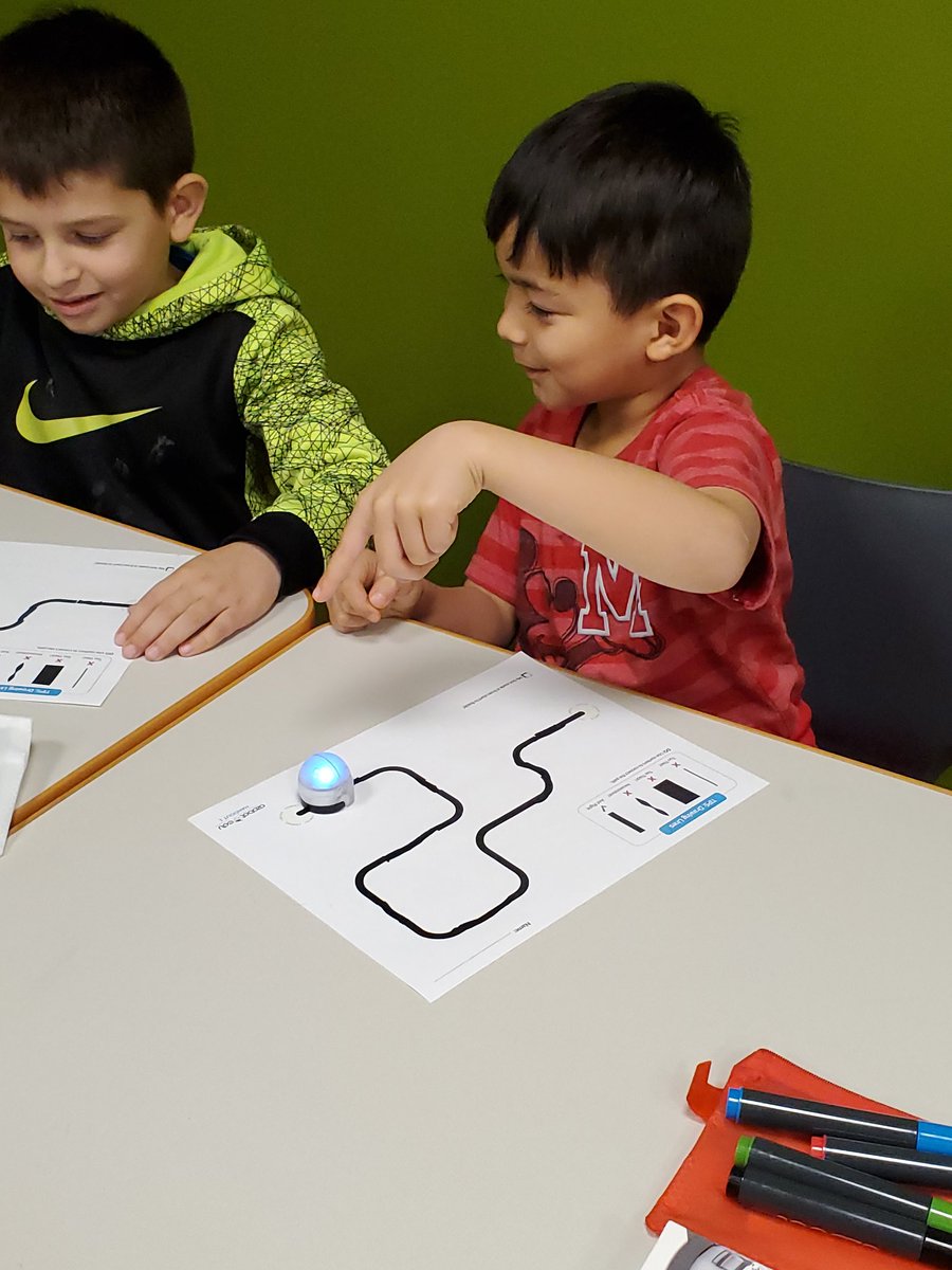 ElsieJohnsonIC's tweet image. #DualLanguage #Firsties having a blast w @Ozobot today! 
&quot;This is so much fun!&quot; - First Grader
#TechTimeWithMsDiBiase @maestra317 @CCSD93 @EJPrincipalD93 @ECJSchool