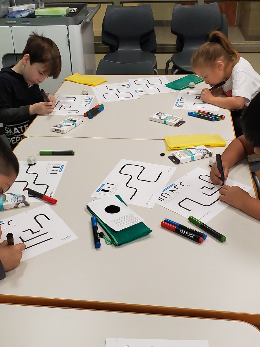 ElsieJohnsonIC's tweet image. #DualLanguage #Firsties having a blast w @Ozobot today! 
&quot;This is so much fun!&quot; - First Grader
#TechTimeWithMsDiBiase @maestra317 @CCSD93 @EJPrincipalD93 @ECJSchool
