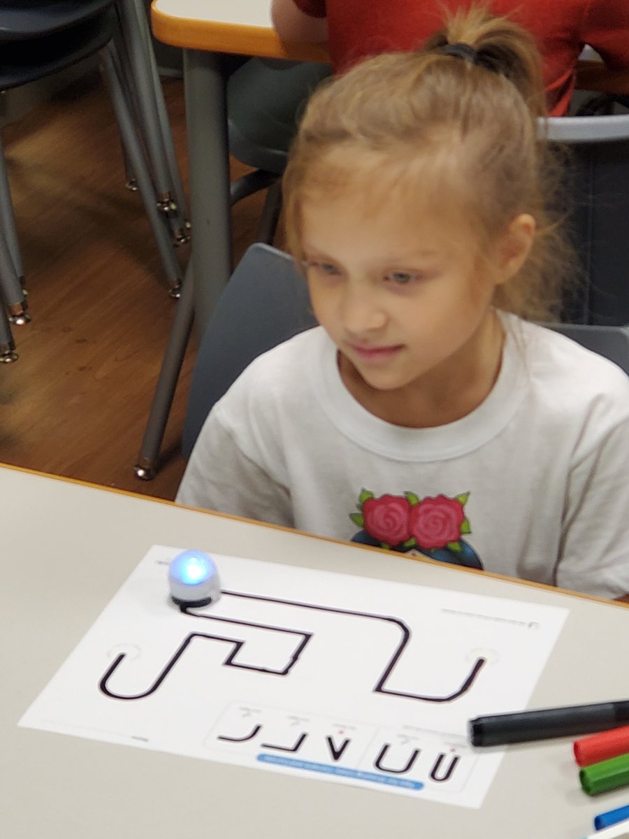 ElsieJohnsonIC's tweet image. #DualLanguage #Firsties having a blast w @Ozobot today! 
&quot;This is so much fun!&quot; - First Grader
#TechTimeWithMsDiBiase @maestra317 @CCSD93 @EJPrincipalD93 @ECJSchool